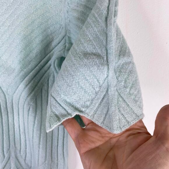 St John Wool Ribbed Knit Cropped Sweater Sz M Lt. Blue Scalloped Retro Art Deco - Picture 3 of 8